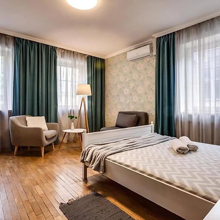 Apartamenty On Knyazya Romana Лвив Екстериор снимка