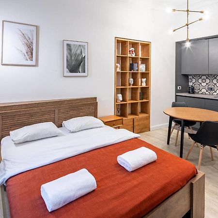 Apartamenty On Knyazya Romana Лвив Екстериор снимка
