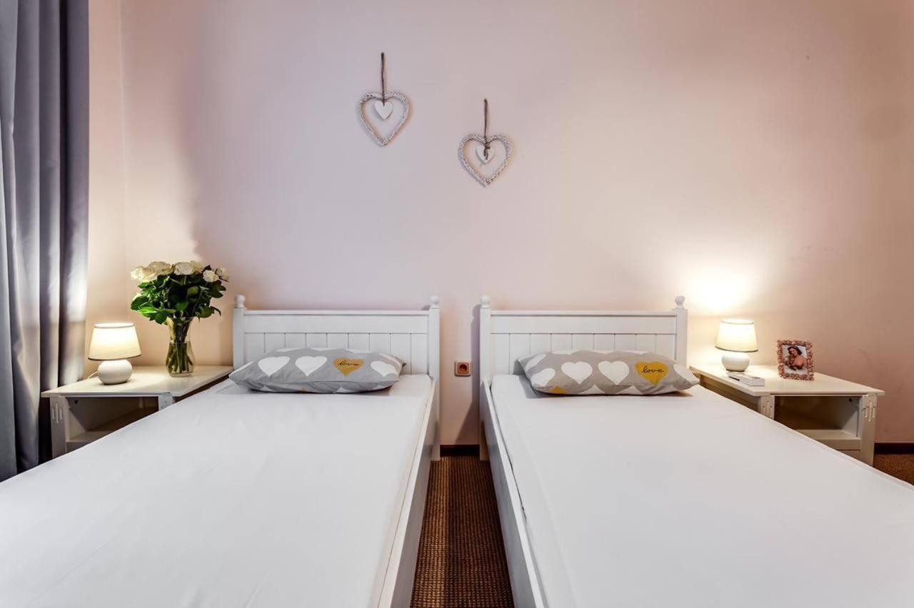 Apartamenty On Knyazya Romana Лвив Екстериор снимка