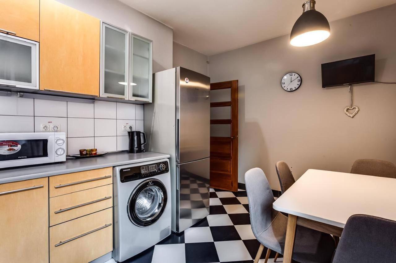 Apartamenty On Knyazya Romana Лвив Екстериор снимка