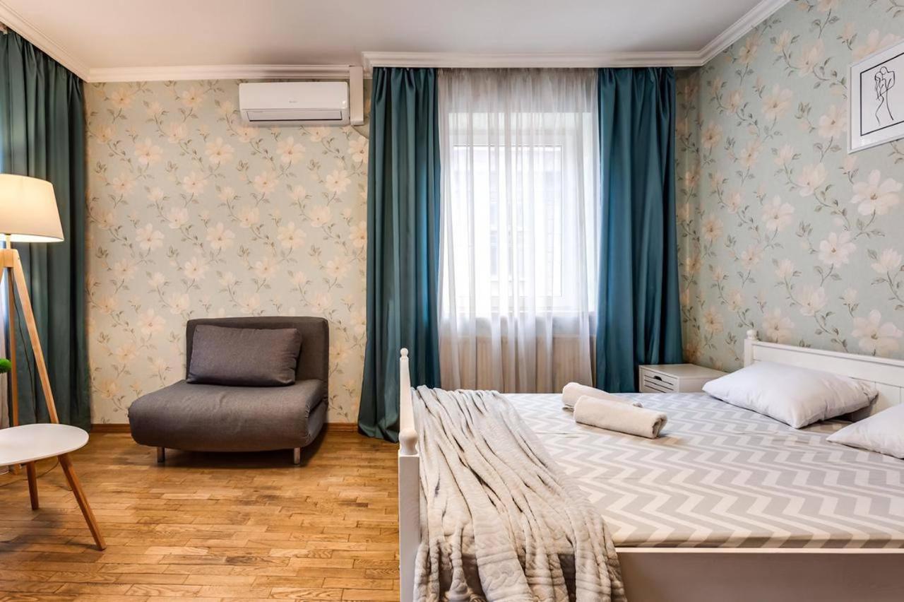 Apartamenty On Knyazya Romana Лвив Екстериор снимка
