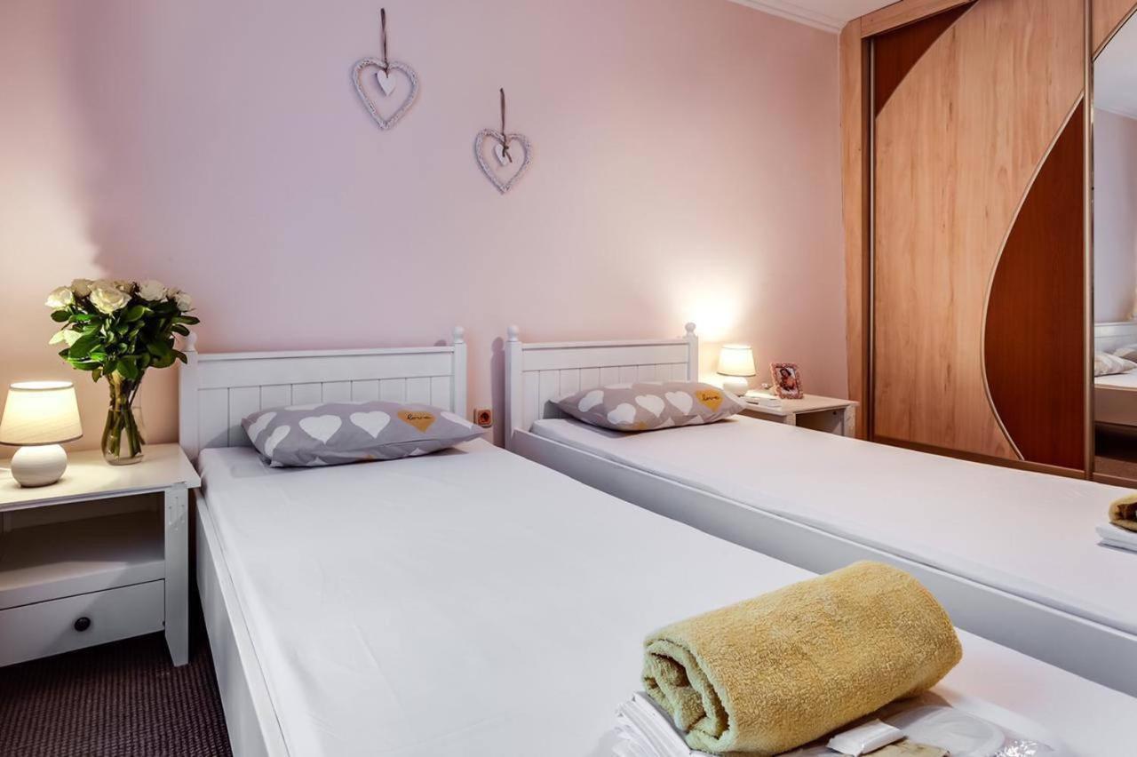 Apartamenty On Knyazya Romana Лвив Екстериор снимка