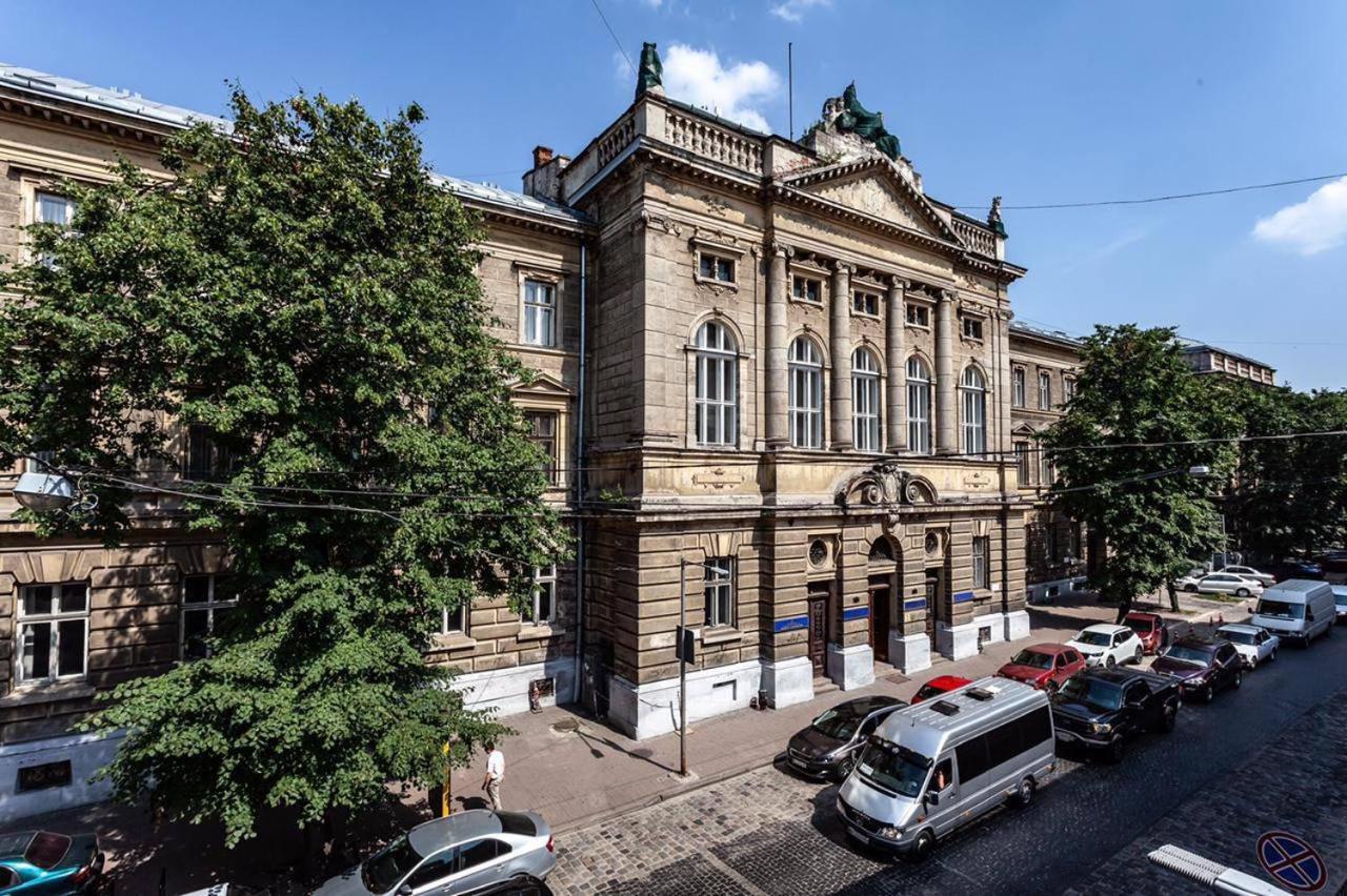 Apartamenty On Knyazya Romana Лвив Екстериор снимка