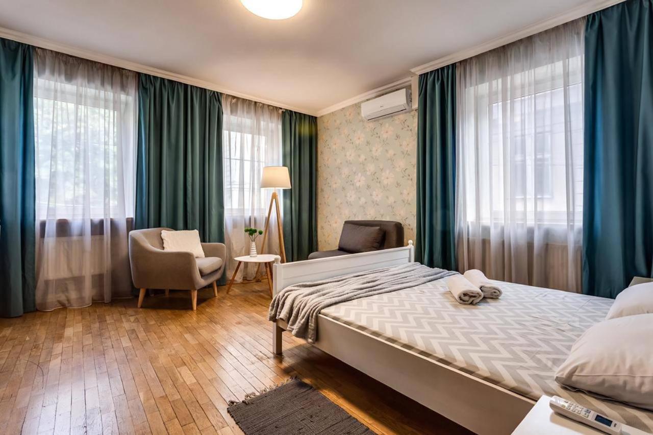 Apartamenty On Knyazya Romana Лвив Екстериор снимка