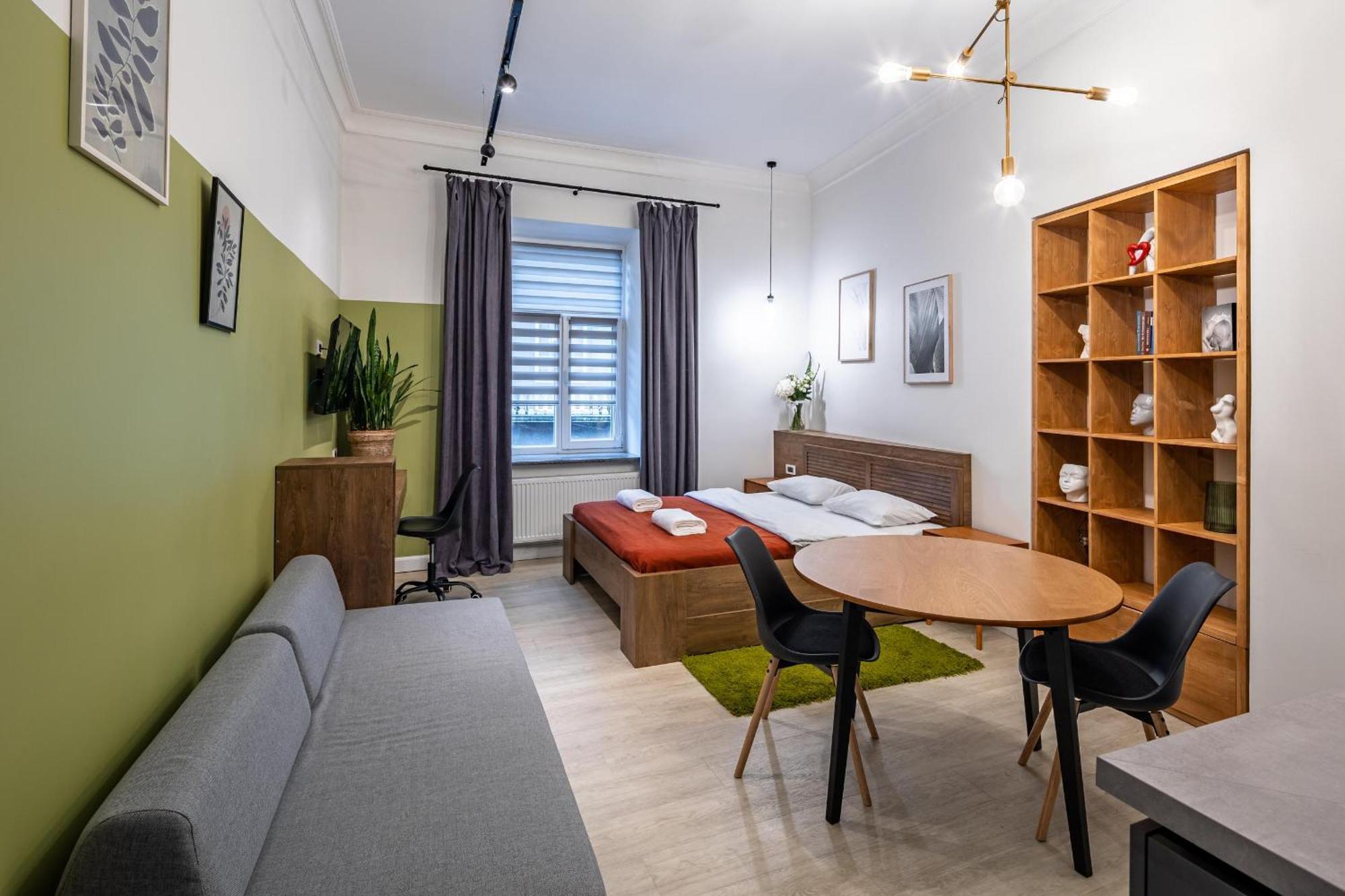 Apartamenty On Knyazya Romana Лвив Екстериор снимка