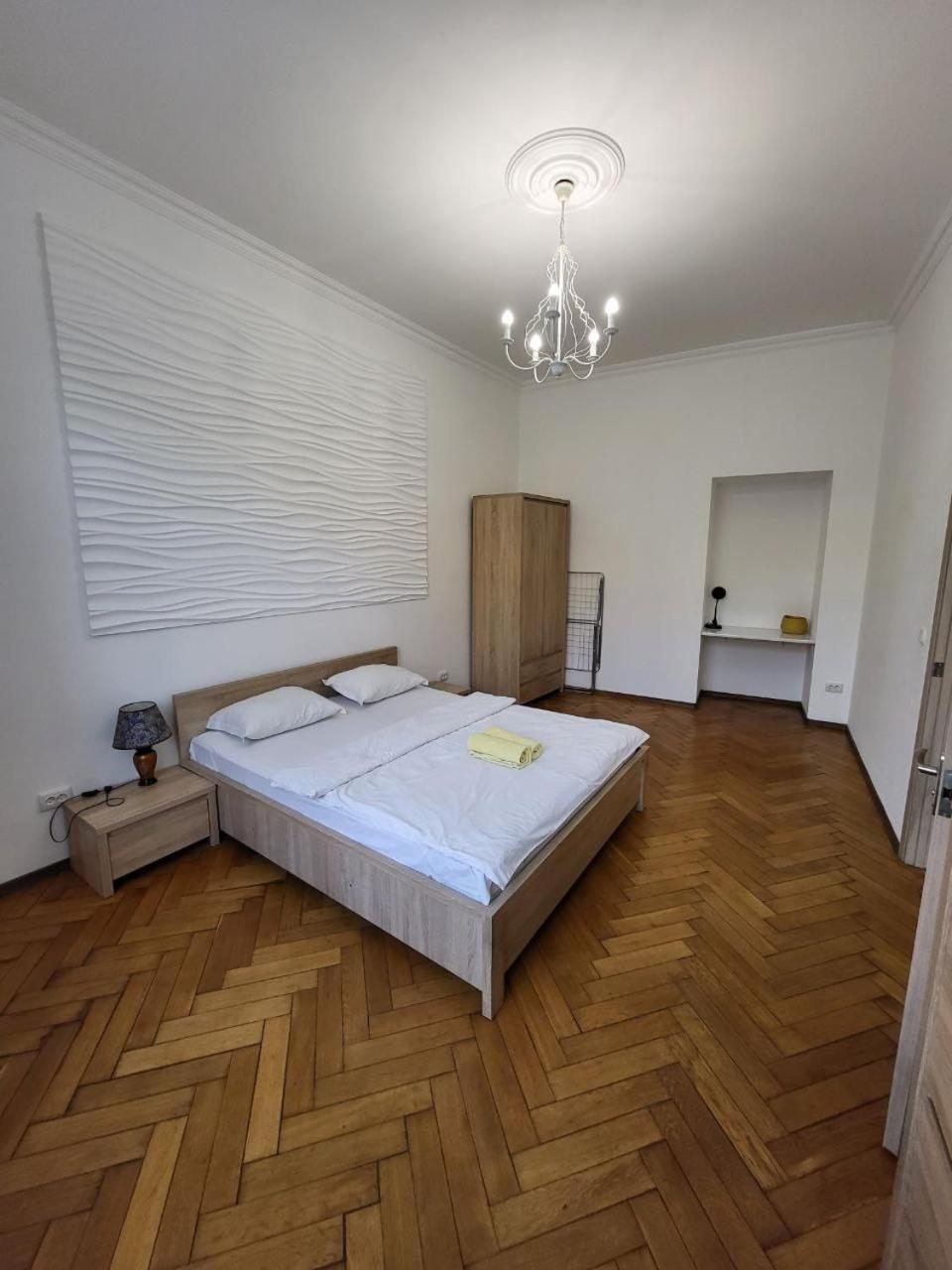 Apartamenty On Knyazya Romana Лвив Екстериор снимка