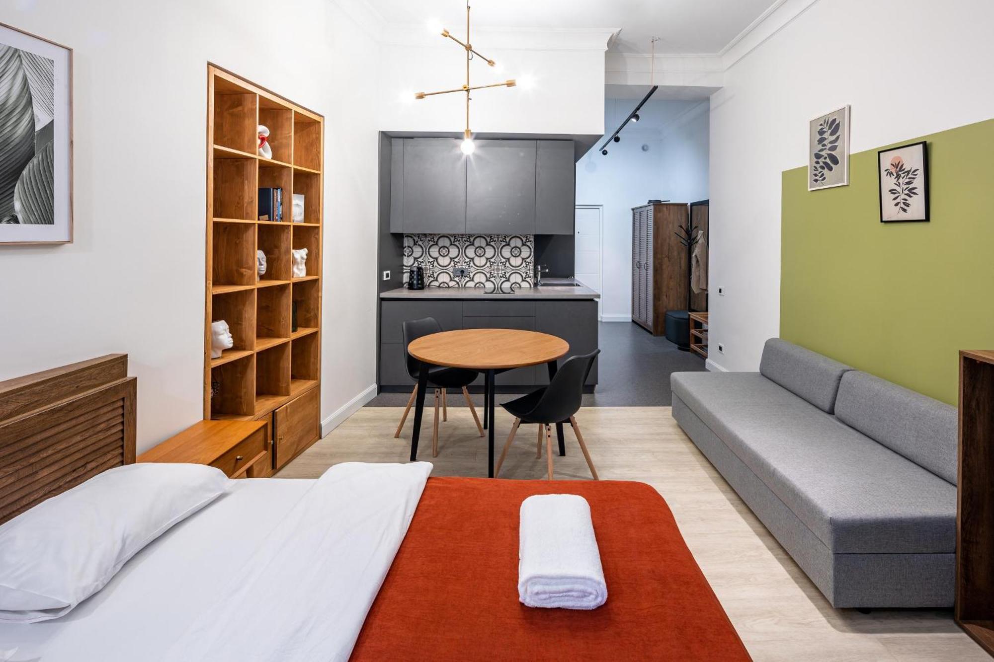 Apartamenty On Knyazya Romana Лвив Екстериор снимка