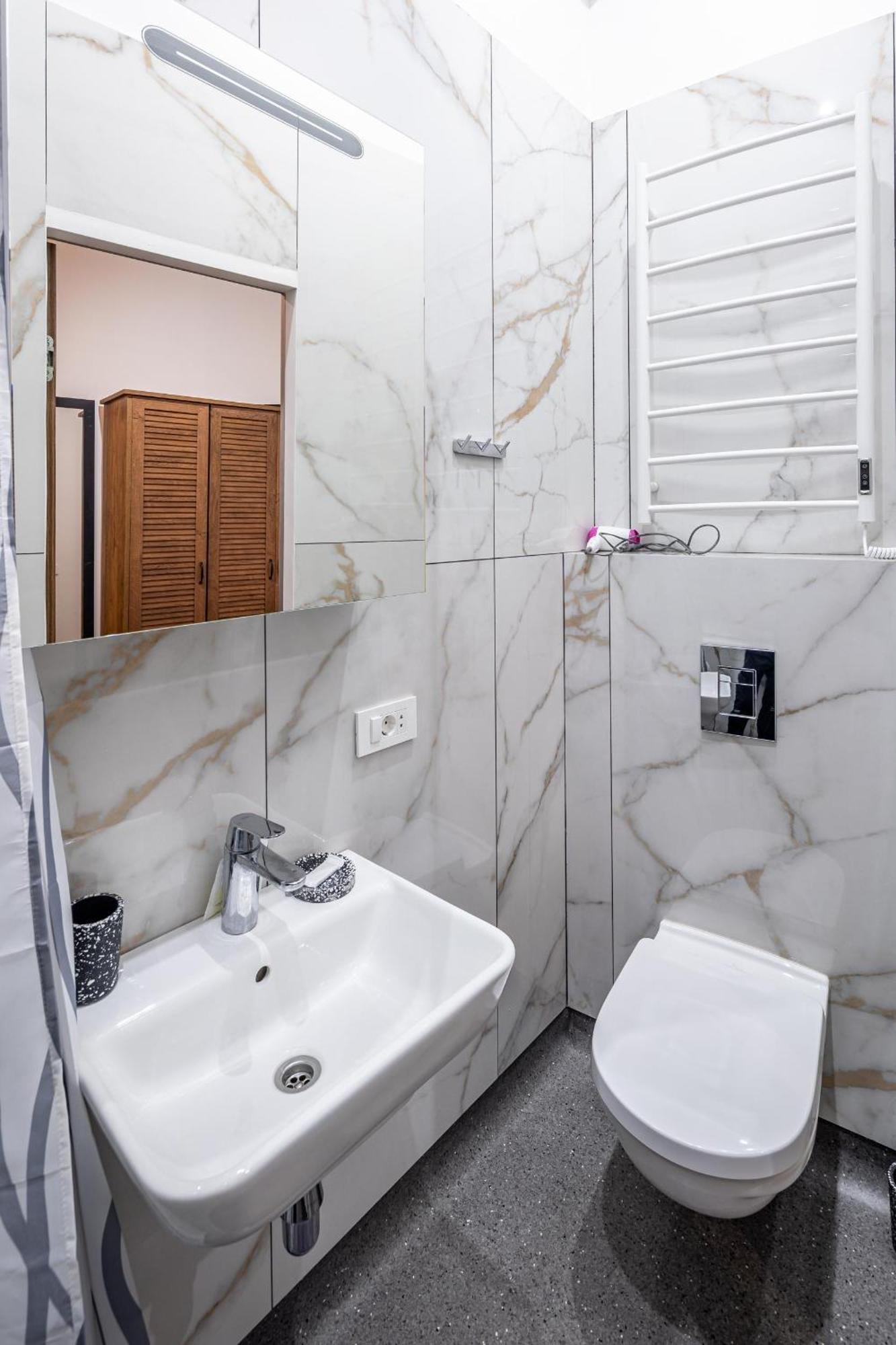 Apartamenty On Knyazya Romana Лвив Екстериор снимка