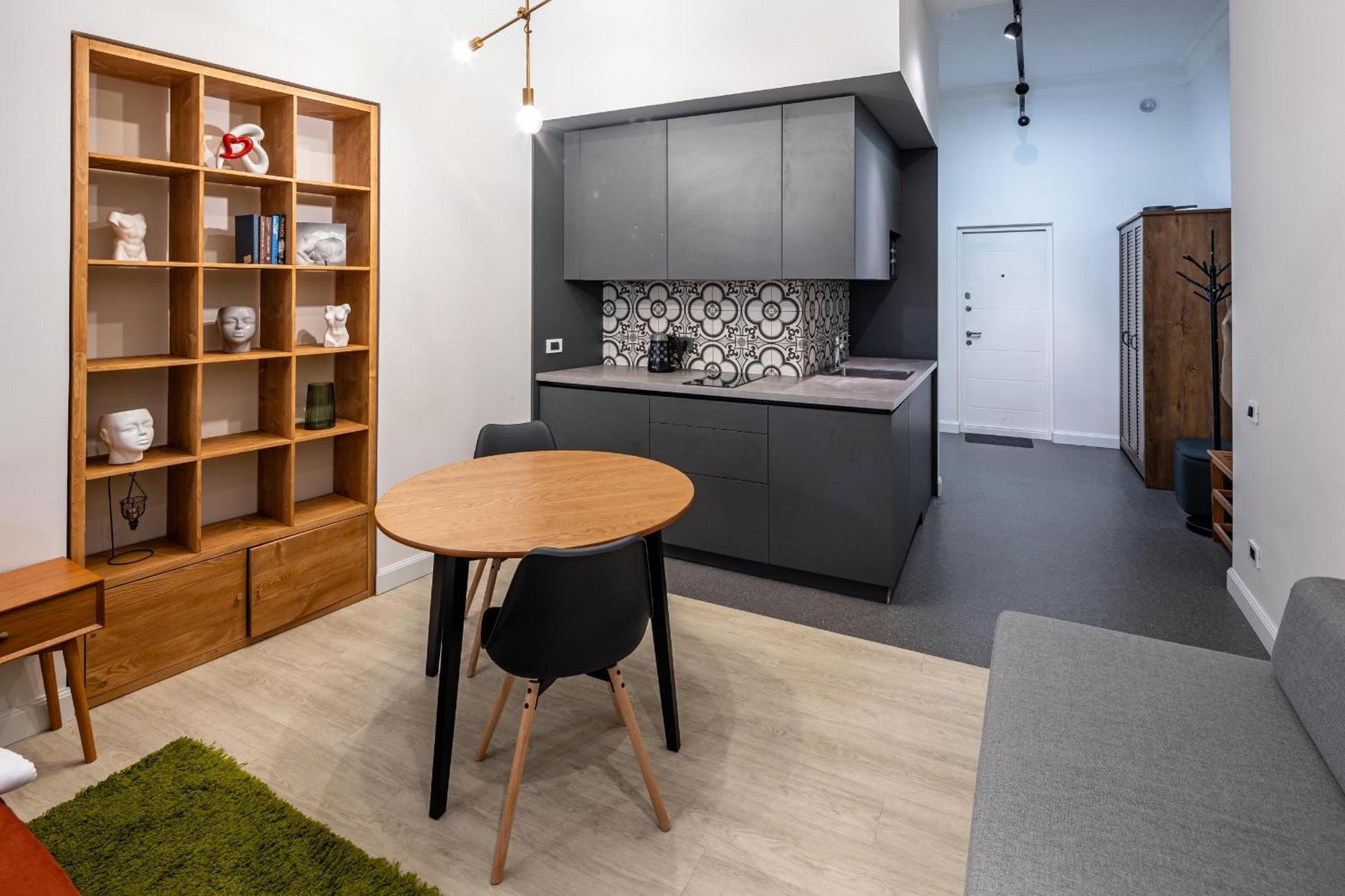 Apartamenty On Knyazya Romana Лвив Екстериор снимка