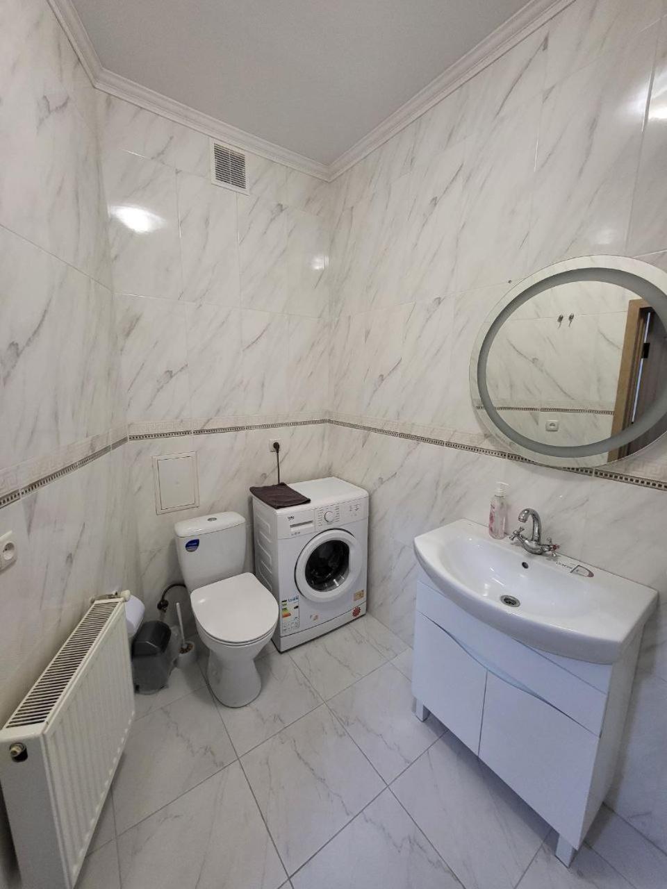 Apartamenty On Knyazya Romana Лвив Екстериор снимка