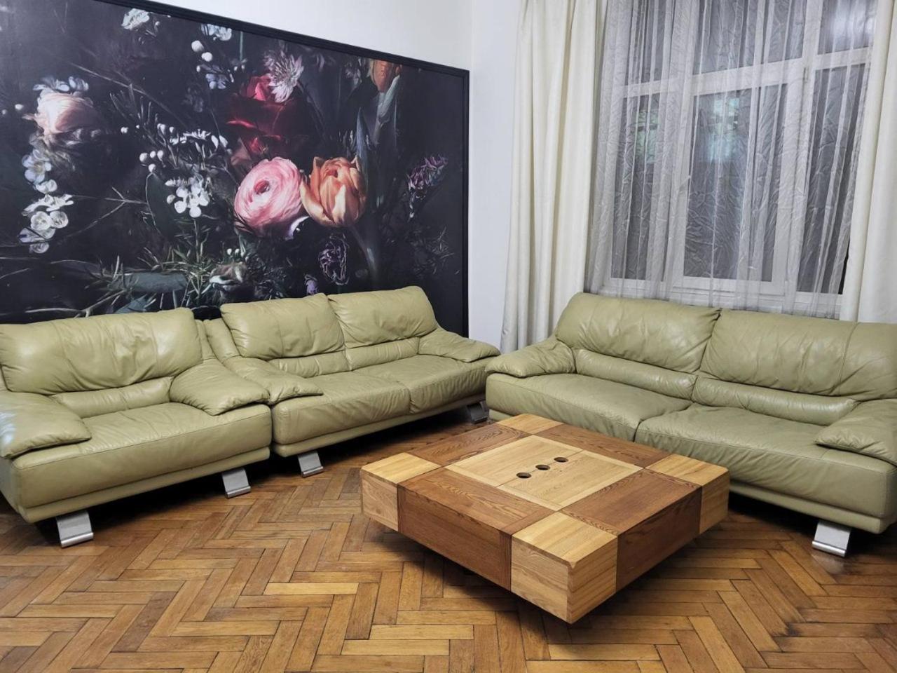 Apartamenty On Knyazya Romana Лвив Екстериор снимка