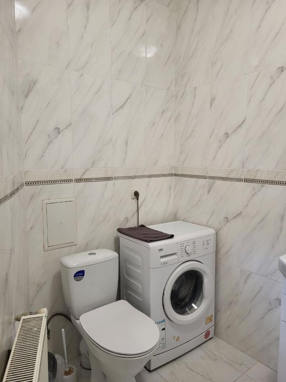 Apartamenty On Knyazya Romana Лвив Екстериор снимка