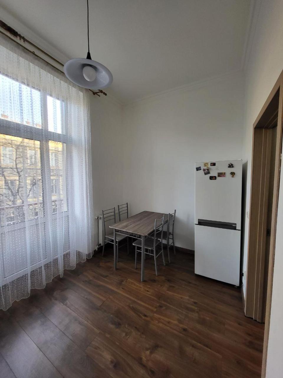 Apartamenty On Knyazya Romana Лвив Екстериор снимка