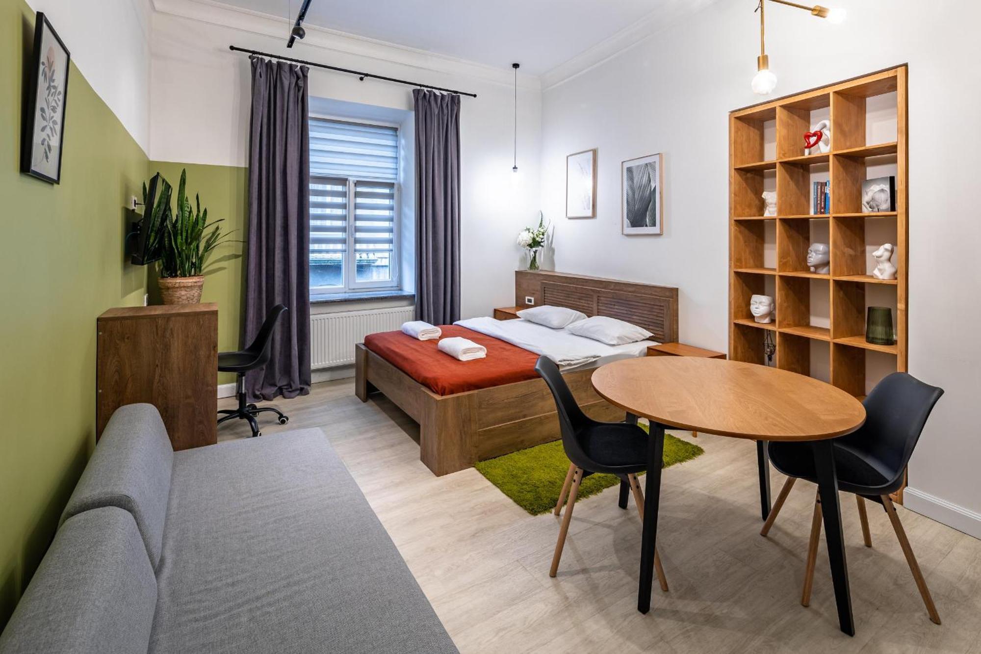 Apartamenty On Knyazya Romana Лвив Екстериор снимка