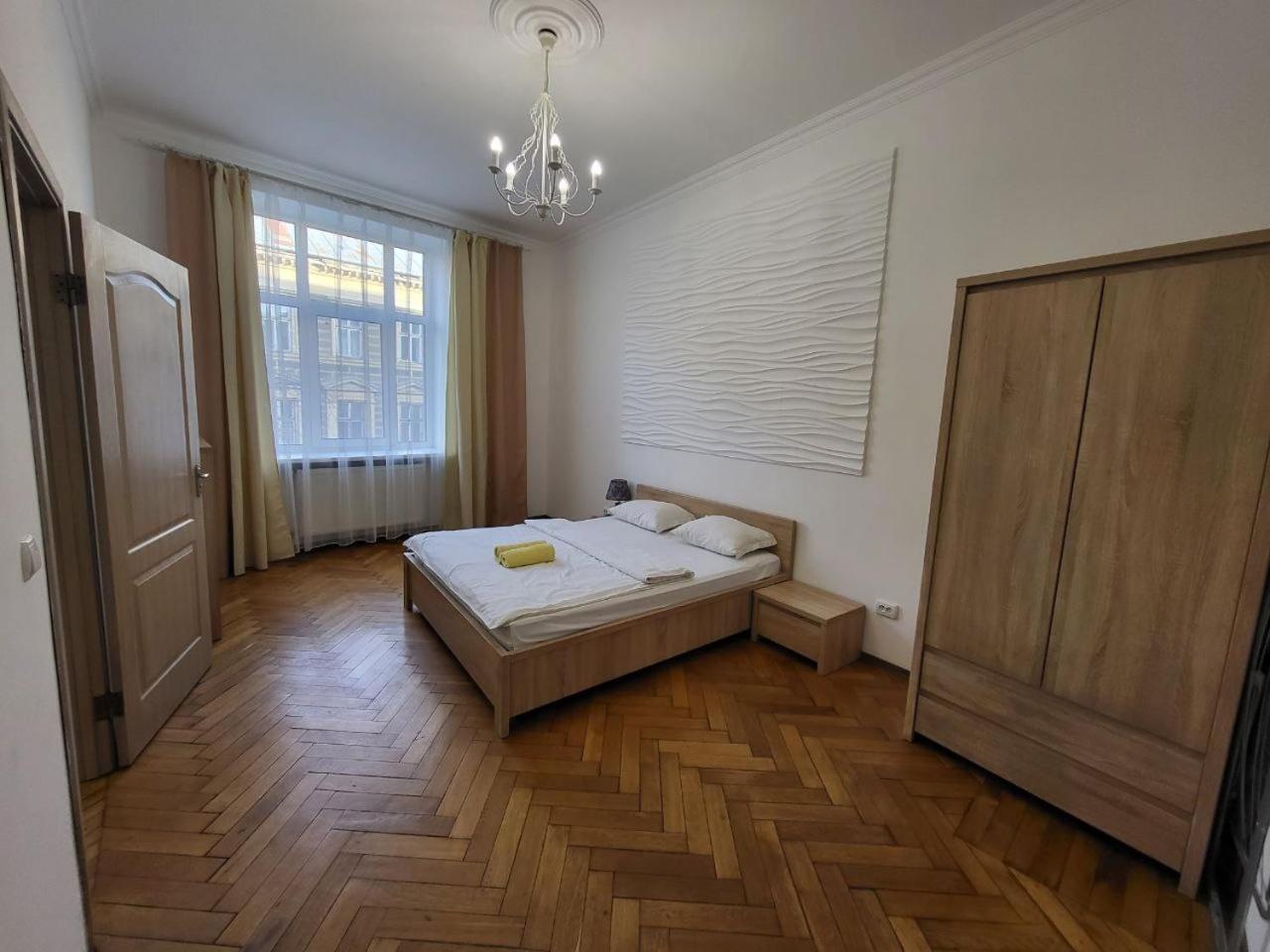Apartamenty On Knyazya Romana Лвив Екстериор снимка