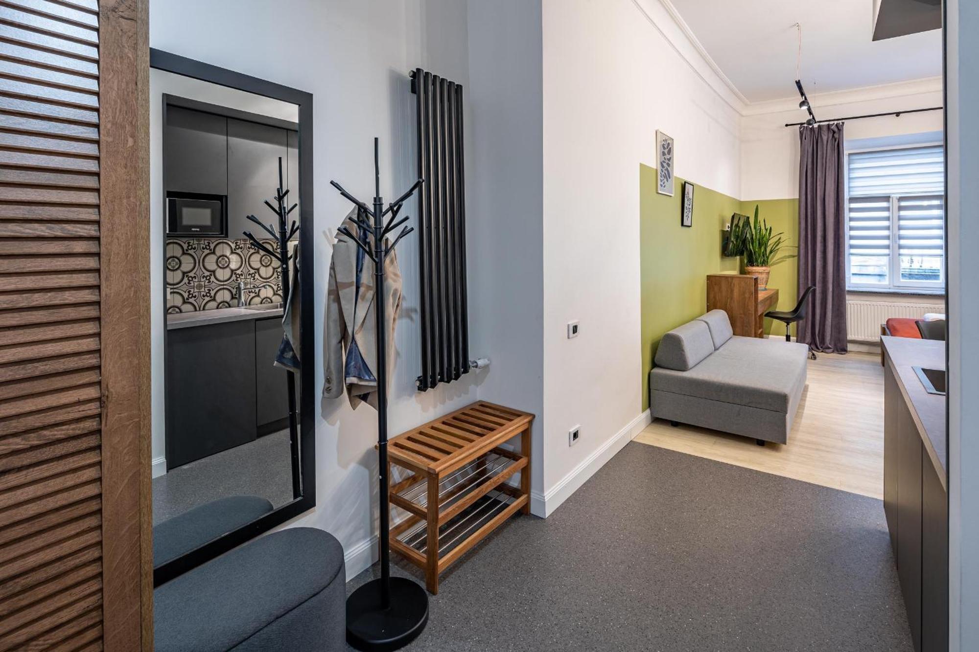 Apartamenty On Knyazya Romana Лвив Екстериор снимка